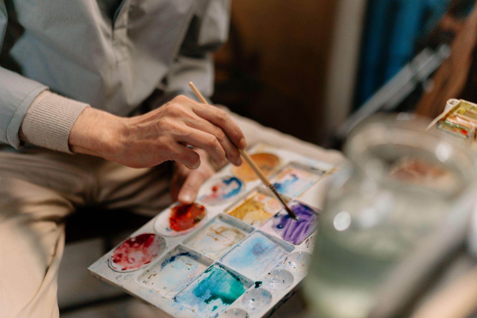 Couleurs, mémoire et regard dans l’atelier